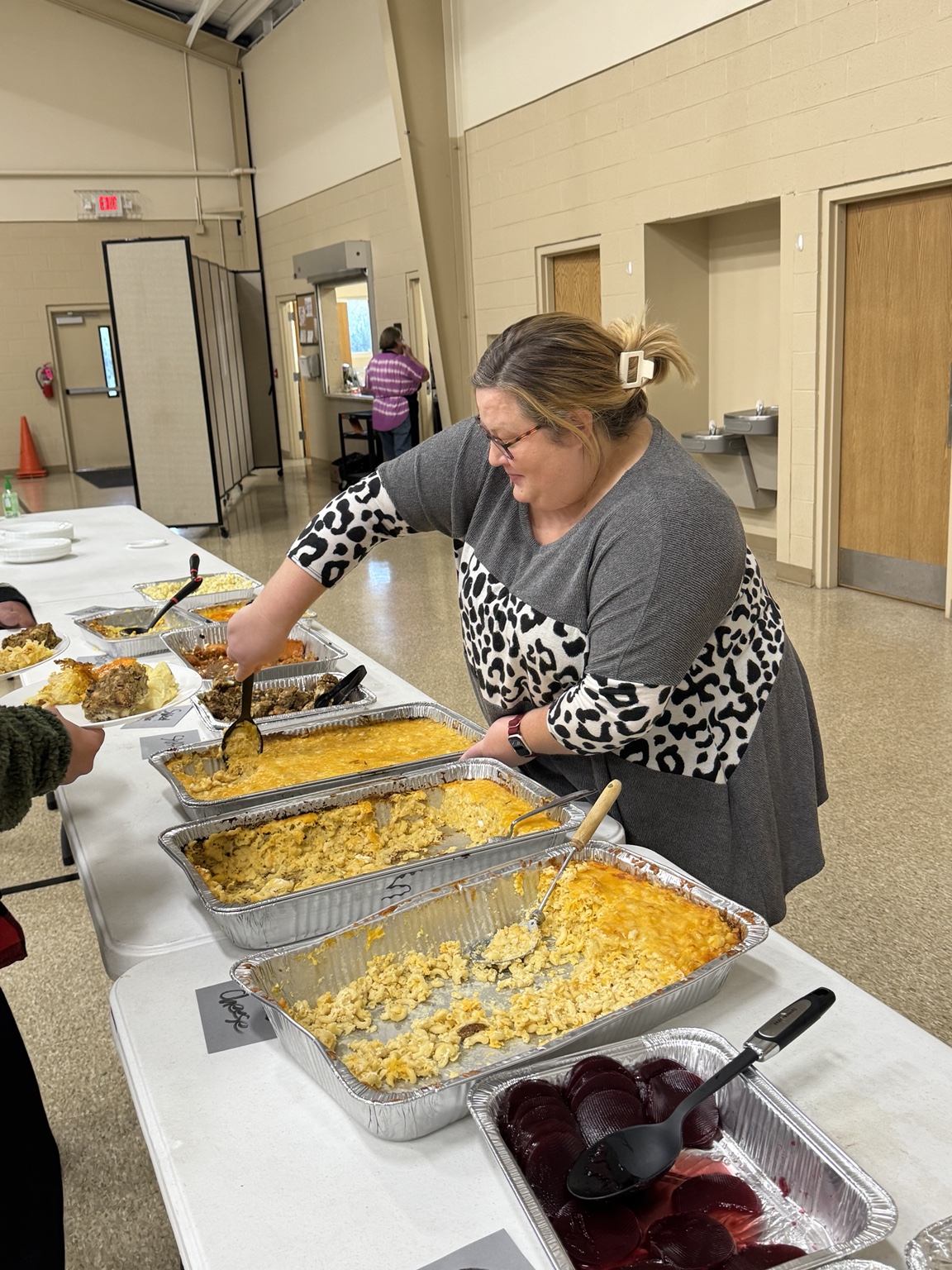 Volunteer serving trays of Thanksgiving food