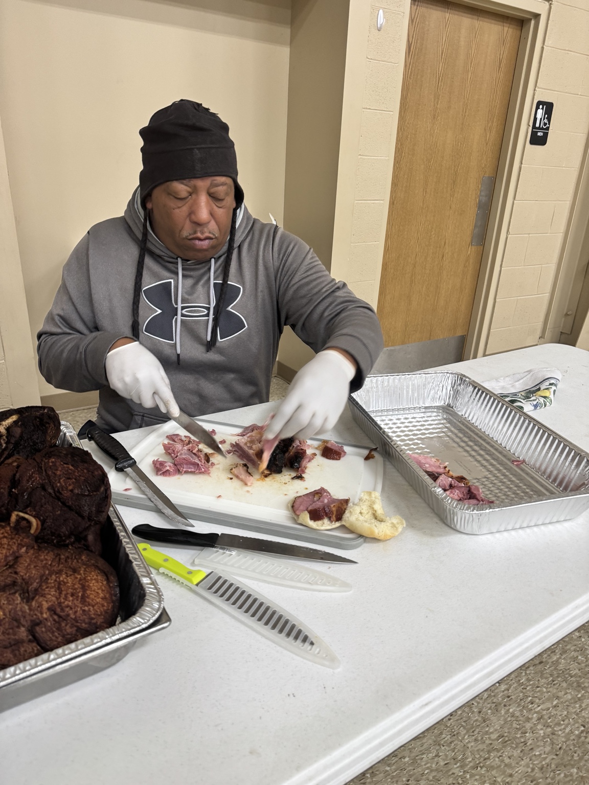 Volunteer carving Thanksgiving meat