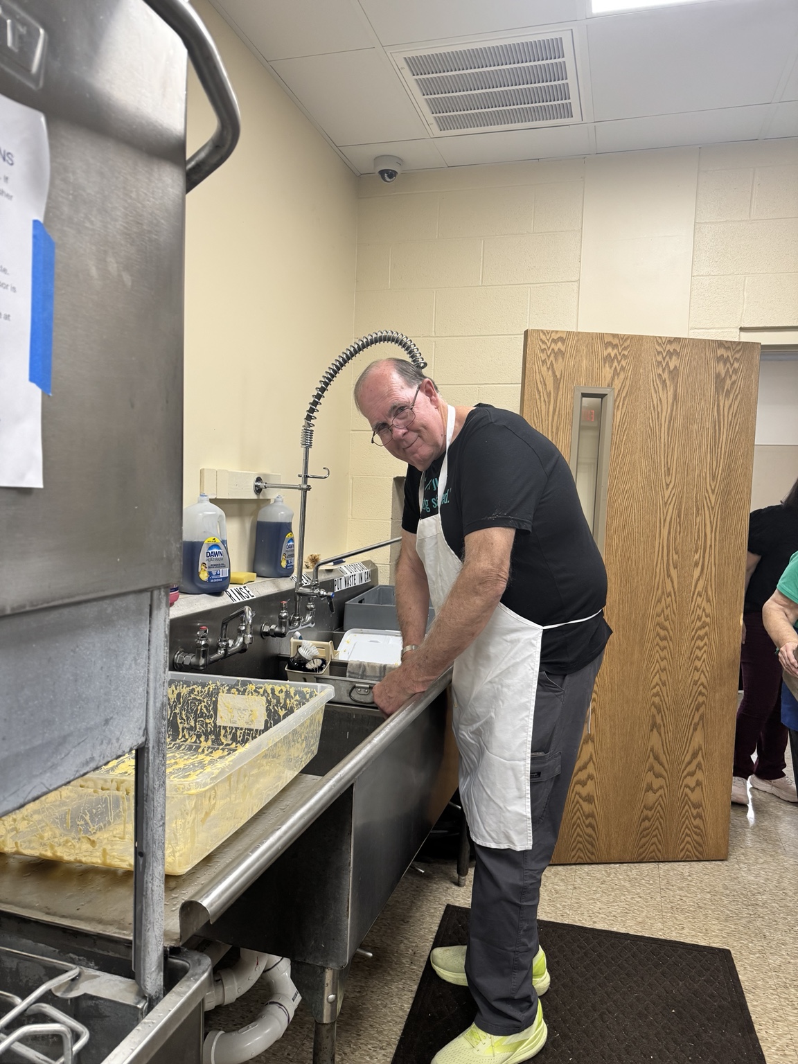 Volunteer preparing food in the kitchen
